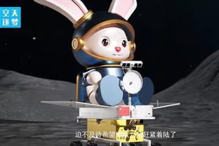 库里全明星赛前训练 教授“同学”投篮技巧很是认真啊？