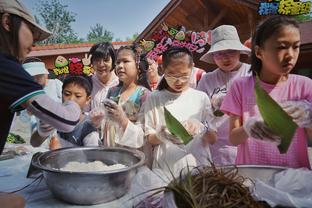 好友为罗比尼奥辩护：确实有多人运动发生，但他没有强奸任何人